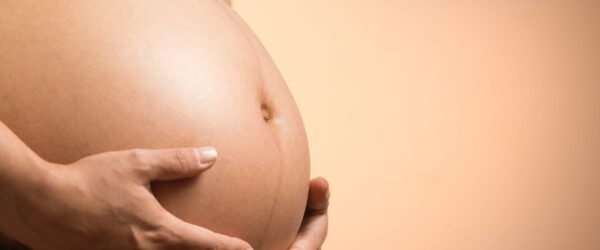 Come prevenire la caduta dei capelli durante la gravidanza
