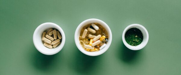 Come rafforzare i capelli dall’interno con vitamine e integratori