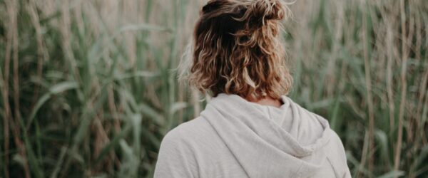 Come prevenire la rottura dei capelli: consigli per evitare danni ai capelli fragili